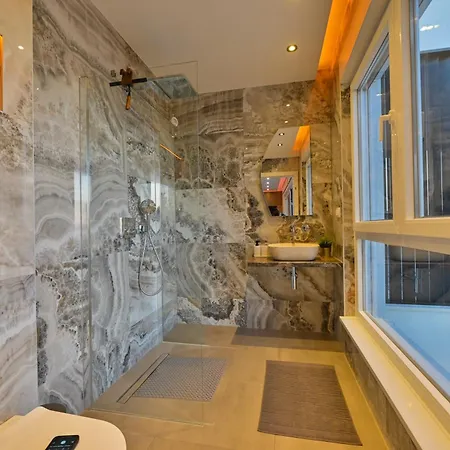 Bellagio Penthouse Апартаменты *