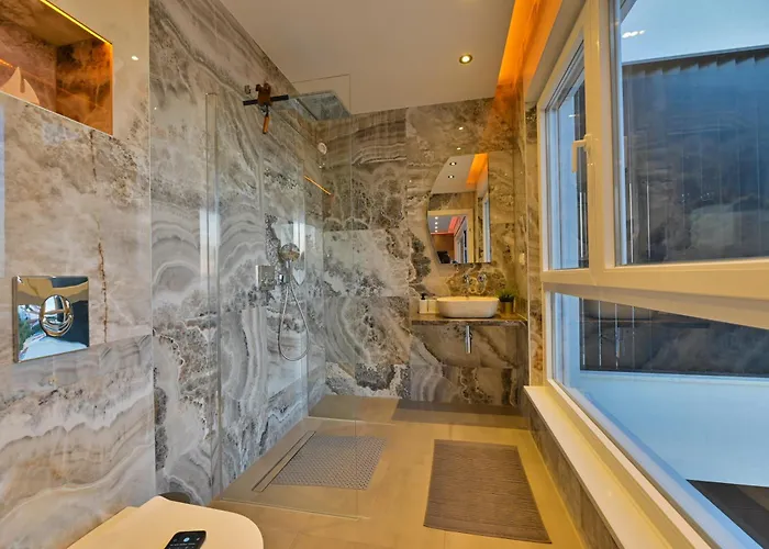 Bellagio Penthouse Апартаменты *